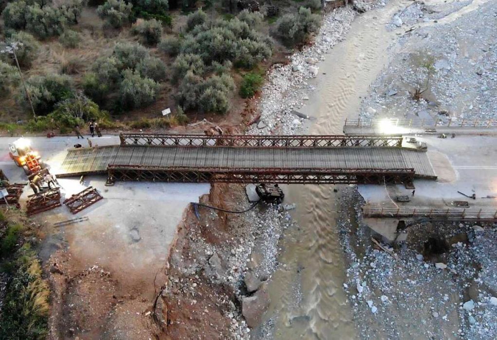 Γέφυρα Μπέλεϋ: Τη συναρμολογούν οκτώ άτομα, στήνεται σε λίγες ώρες-Πού βρίσκεται η μεγαλύτερη στην Ελλάδα