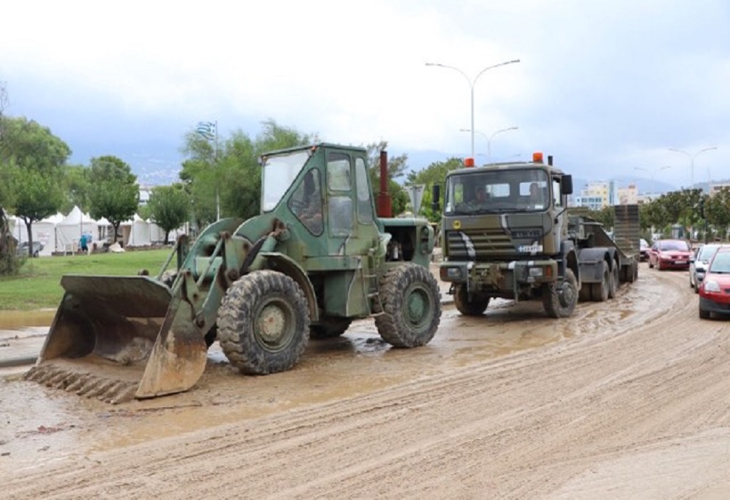 Έφτασε στον Παλαμά Καρδίτσας ο στρατός: Απεγκλωβίζουν ηλικιωμένους από πλημμυρισμένα σπίτια-Συγκλονιστικές εικόνες