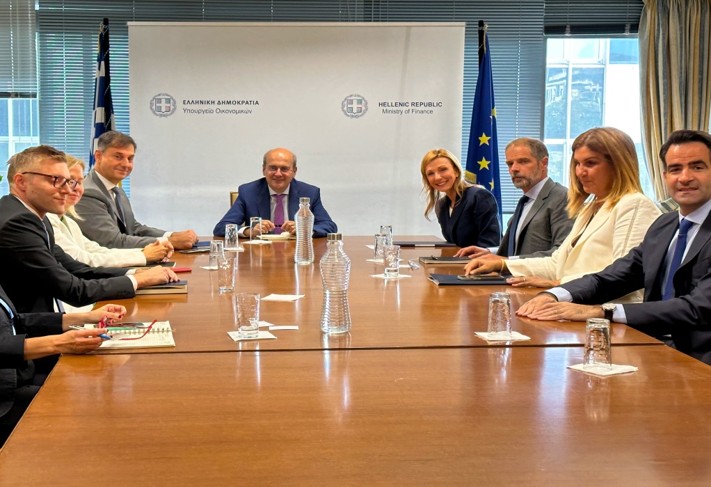 Συνάντηση Κ. Χατζηδάκη – Ένωσης Ελλήνων Εφοπλιστών: Επενδύσεις και συνεισφορά της ΕΕΕ στην αντιμετώπιση της κακοκαιρίας Daniel