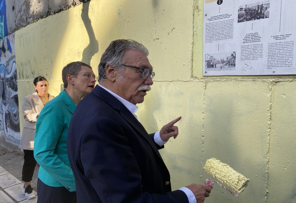 Θεσσαλονίκη: Μπέντικ και Σαλτιέλ έσβησαν τα συνθήματα στην τοιχογραφία του Ολοκαυτώματος των Εβραίων (ΦΩΤΟ)