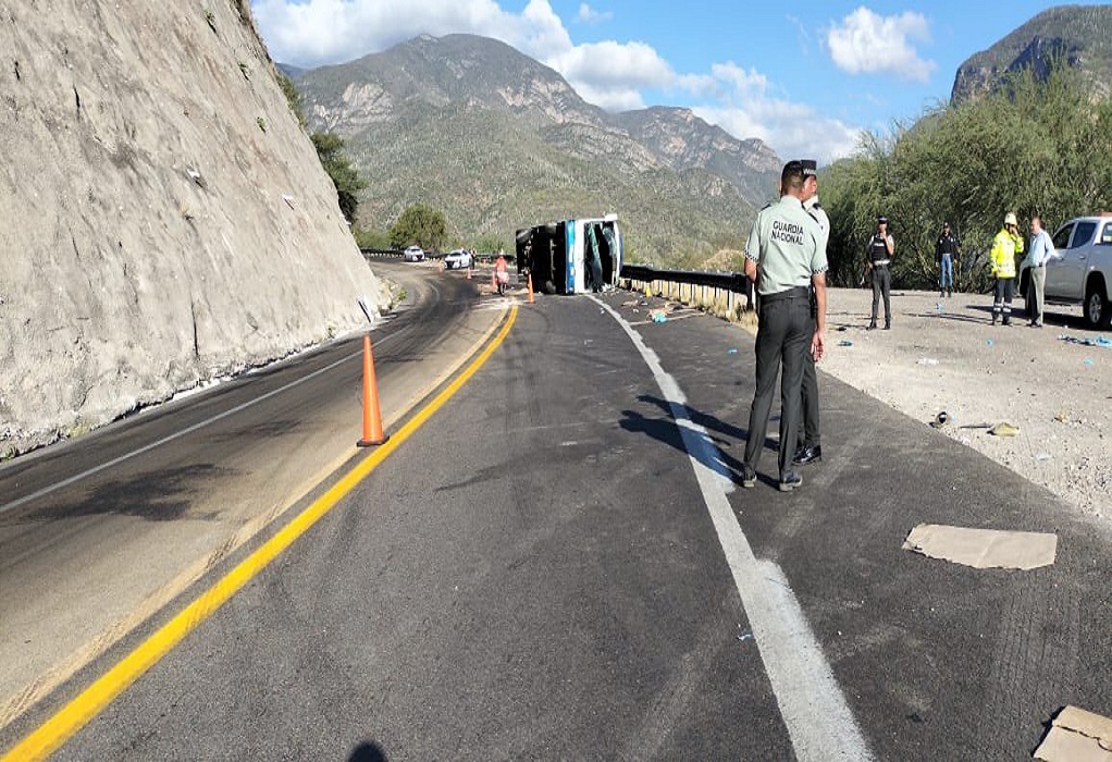 Μεξικό: Τουλάχιστον 18 νεκροί και 27 τραυματίες από ανατροπή λεωφορείου (ΦΩΤΟ)