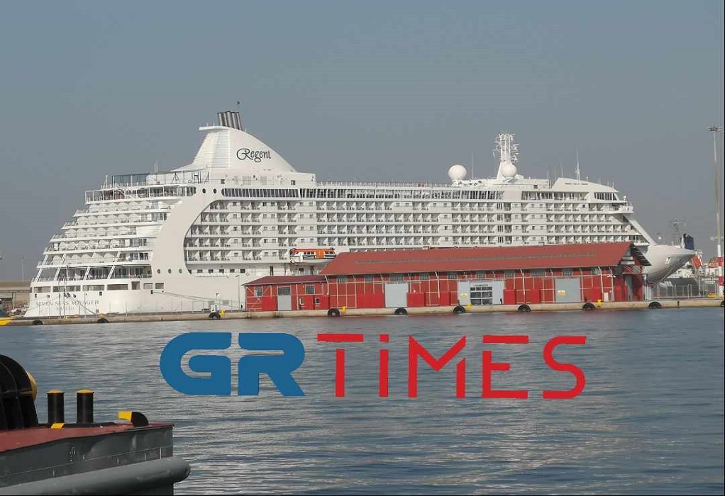 Θεσσαλονίκη: Εντυπωσιάζει το πολυτελές κρουαζιερόπλοιο «Seven Seas Voyager» (ΦΩΤΟ – VIDEO)