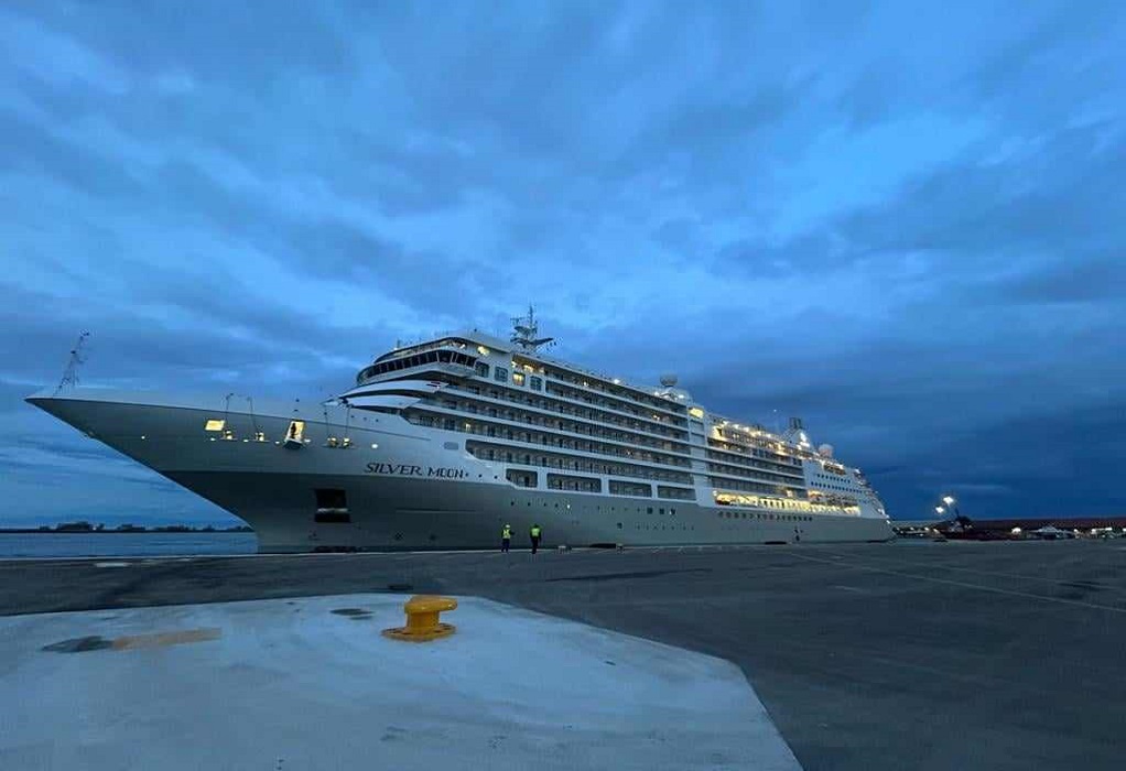 Κρουαζιέρα: Στη Θεσσαλονίκη θα «κοιμηθεί» απόψε το κρουαζιερόπλοιο Silver Moon