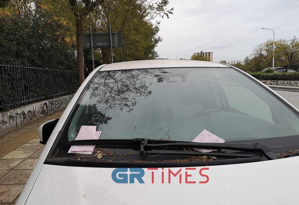 Θεσσαλονίκη: Με αμείωτη ένταση το “σαφάρι” της Τροχαίας για παράνομο παρκάρισμα – Εκατοντάδες κλήσεις (ΦΩΤΟ-VIDEO)