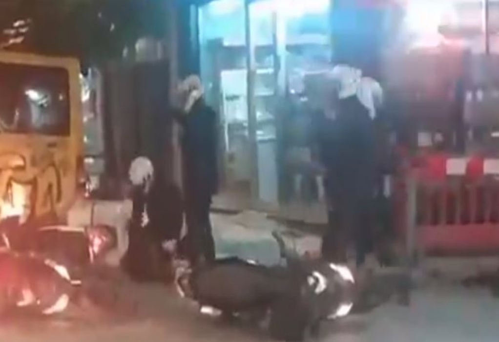 Επεισόδια στην πλατεία Βικτωρίας: Βίαιος ξυλοδαρμός διαδηλωτή από αστυνομικούς – Διατάχθηκε ΕΔΕ (VIDEO) 