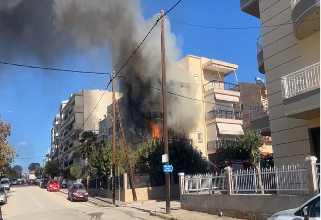 Στις φλόγες μπαλκόνι διαμερίσματος στην Αλεξανδρούπολη (VIDEO)