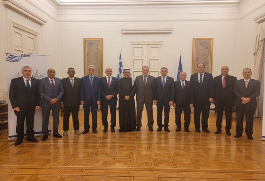 Γεραπετρίτης σε Πρέσβεις Αραβικών χωρών: «Η Ελλάδα τηρεί μία στάση αρχής στο Μεσανατολικό»