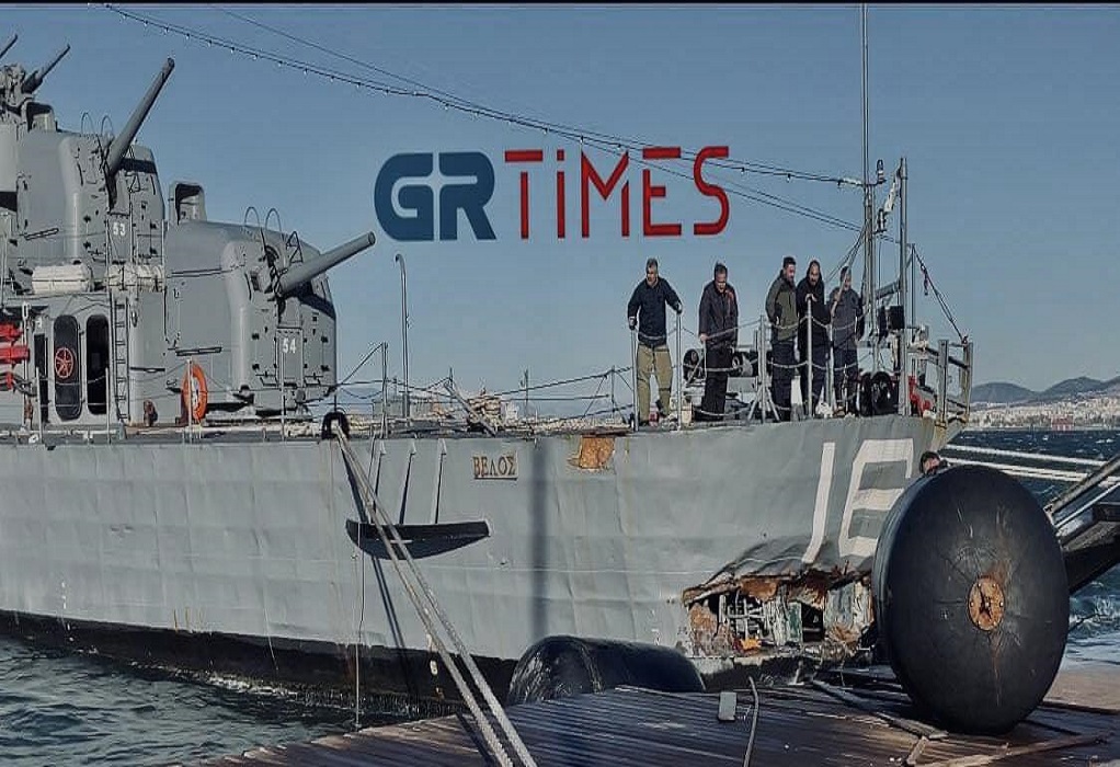 Θεσσαλονίκη: Επιχείρηση διάσωσης για το ιστορικό «Βέλος» – Γερανός και δύτης στο σημείο (ΦΩΤΟ)