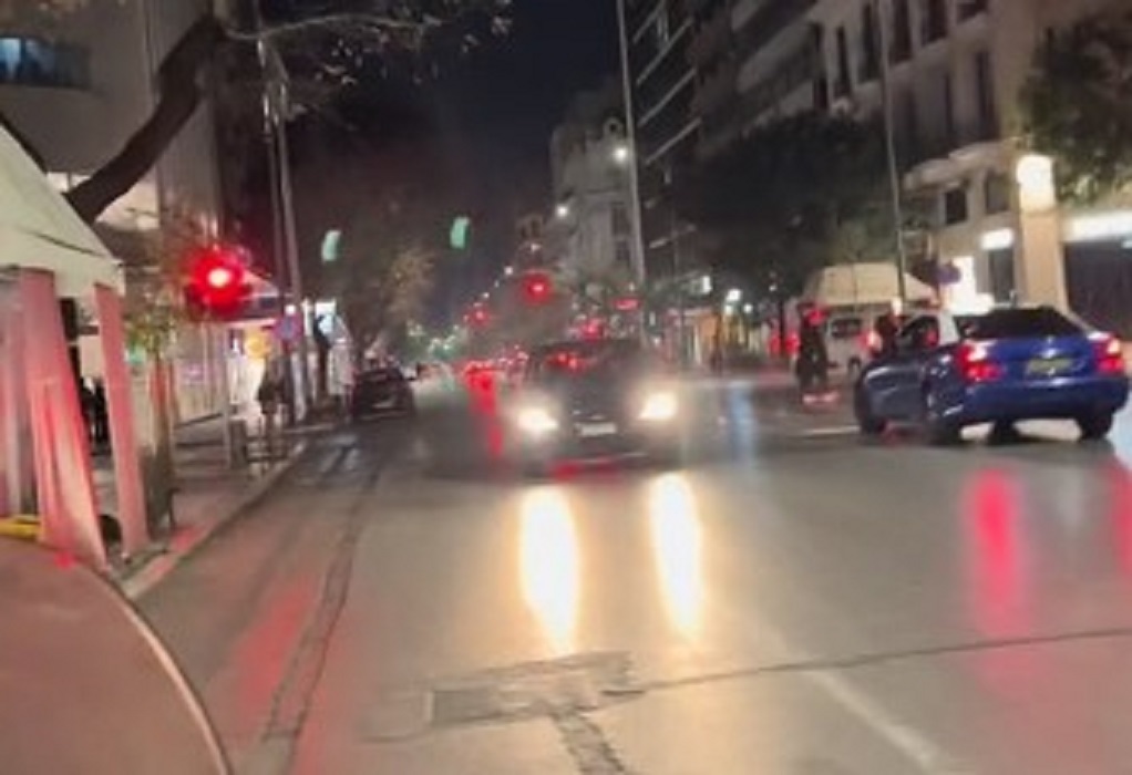 «Αυτά μόνο στη Θεσσαλονίκη»: ΙΧ μπήκε ανάποδα στην Τσιμισκή (VIDEO)