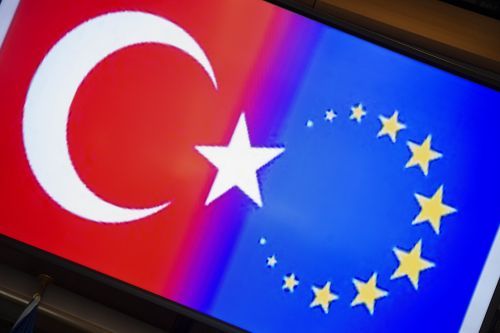 ΕΕ: Η «απομονωμένη» Τουρκία πρέπει να αποφεύγει τους «επιθετικούς τόνους»