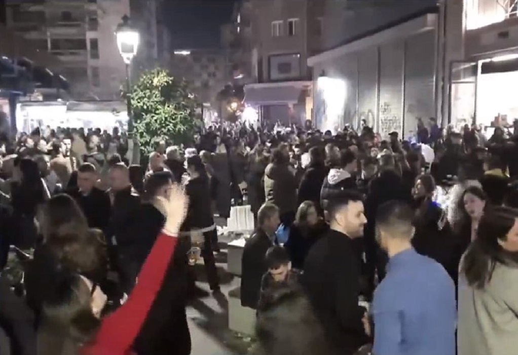 Έτσι αποχαιρέτησε η Θεσσαλονίκη τον Βασίλη Καρρά-Συγκινητικό βίντεο