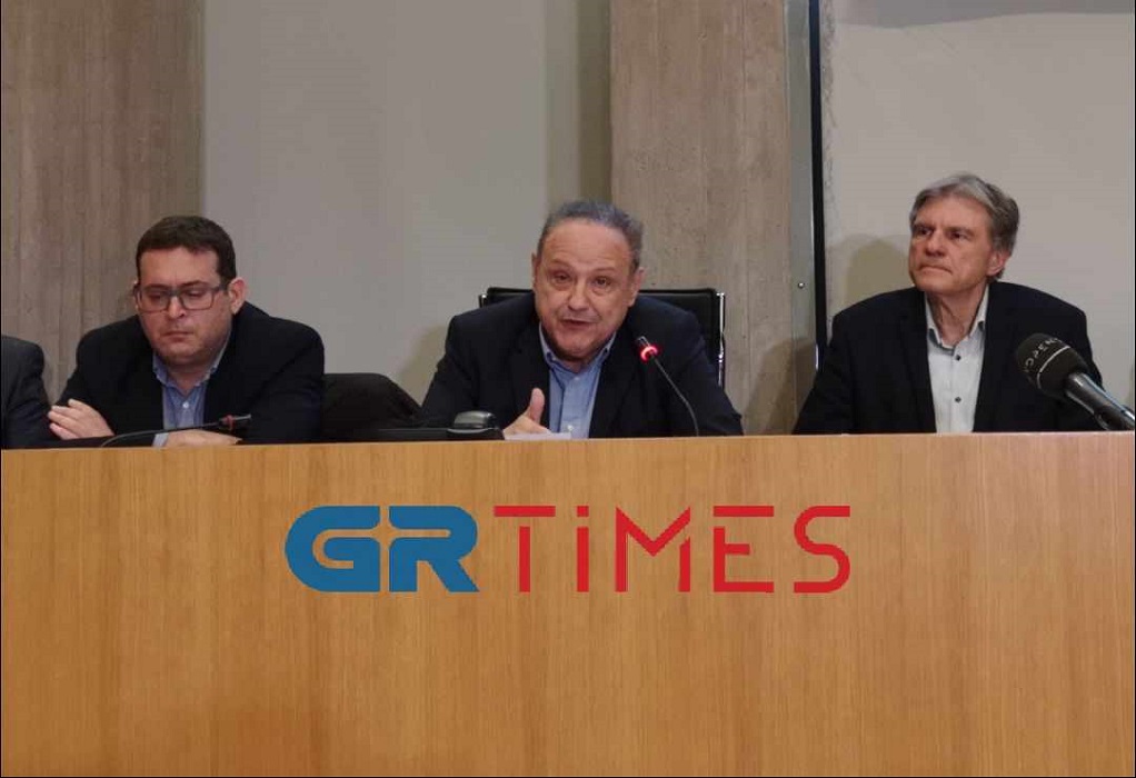 Θεσσαλονίκη: Ενός λεπτού σιγή στη μνήμη των 57 θυμάτων των Τεμπών τήρησε το Δημοτικό Συμβούλιο 