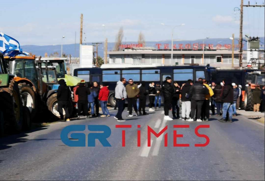Αγρότες Επανομής: Η αστυνομία κλείνει τον δρόμο, όχι εμείς (VIDEO)