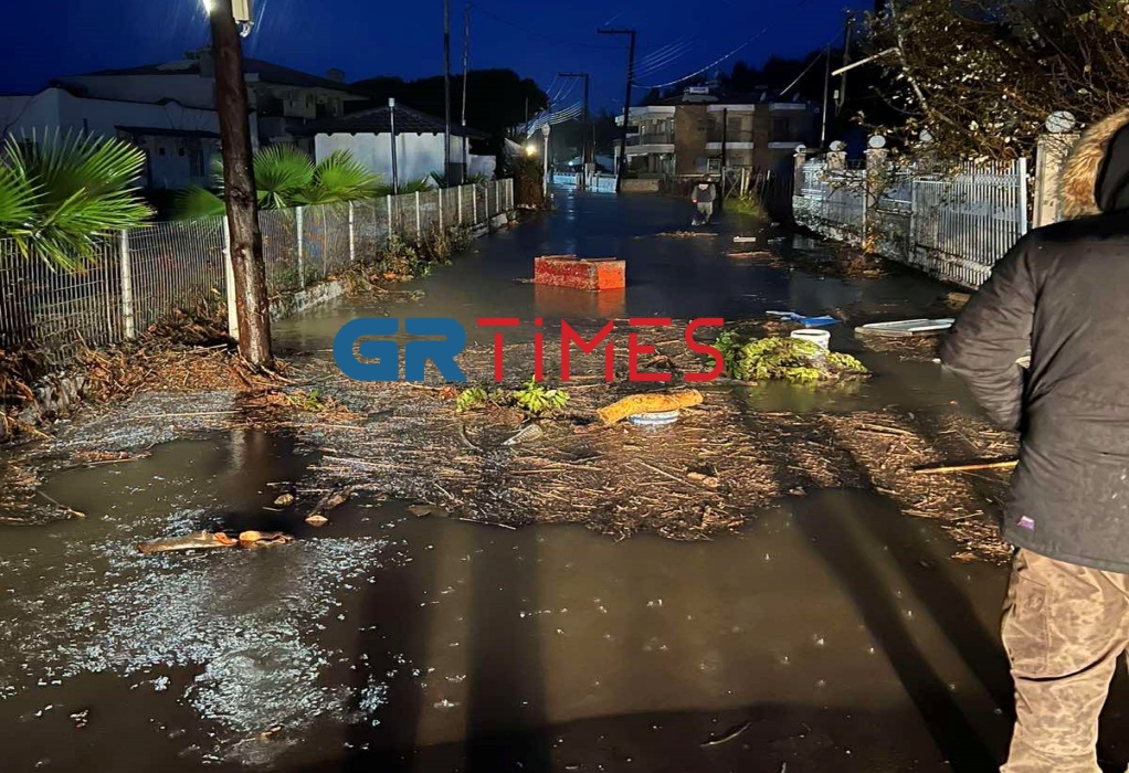 «Χτυπά» τη Χαλκιδική η κακοκαιρία – Πλημμύρες στη Σιθωνία – Black Out στην Κασσάνδρα (ΦΩΤΟ-VIDEO)