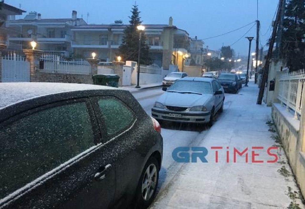 Ξεκίνησε η χιονόπτωση στη Θεσσαλονίκη, στα «λευκά» το Ωραιόκαστρο-Έκλεισαν δρόμοι (ΦΩΤΟ-VIDEO)