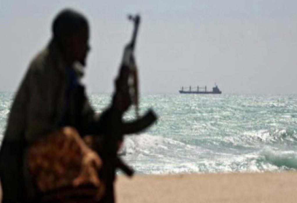 Πλοίο υπό ελληνική σημαία, που δέχθηκε επίθεση από τους Χούθι, εκφορτώνει ανθρωπιστική βοήθεια στο Αντεν