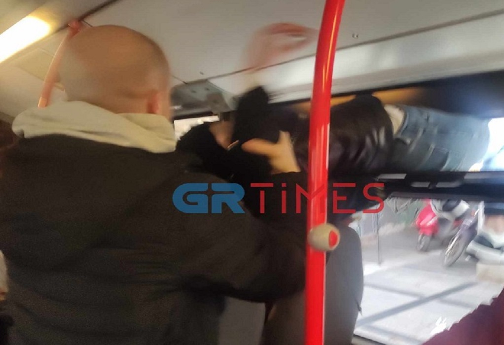 Θεσσαλονίκη: Απίστευτο περιστατικό σε λεωφορείο, με πορτοφολού που διέφυγε από παράθυρο – Βίντεο ντοκουμέντο