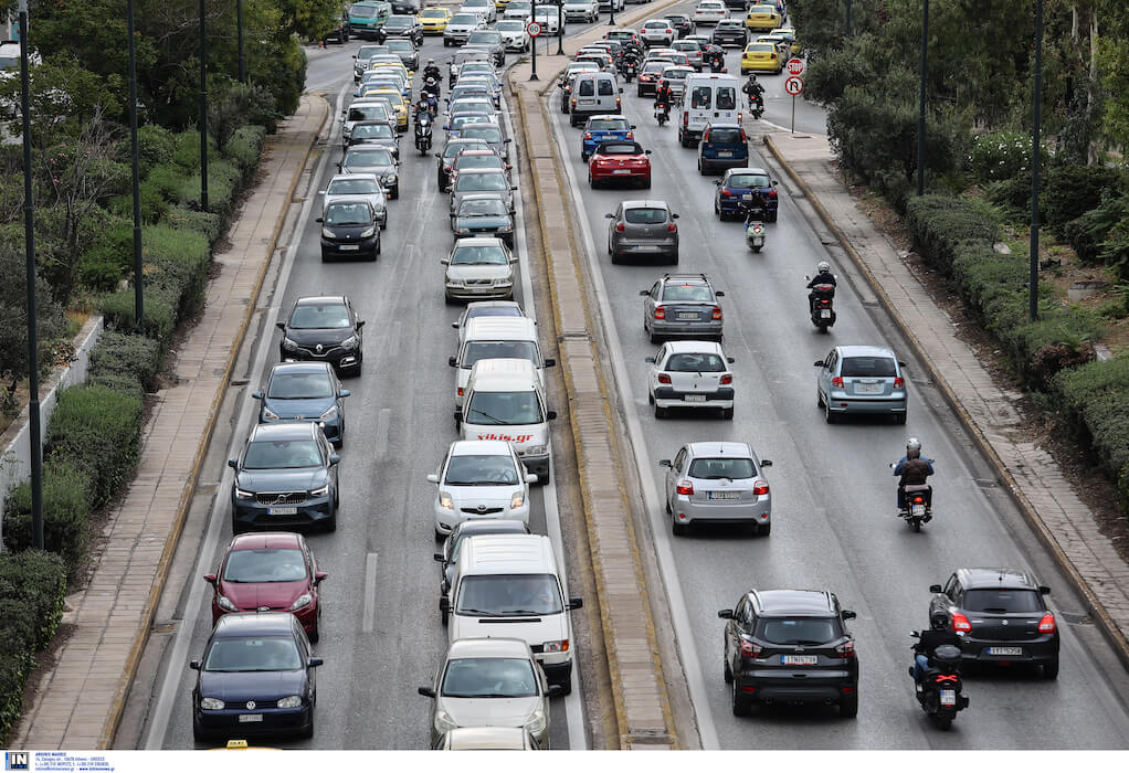 Αθήνα: Καραμπόλα 9 οχημάτων στην λεωφόρο Αλίμου