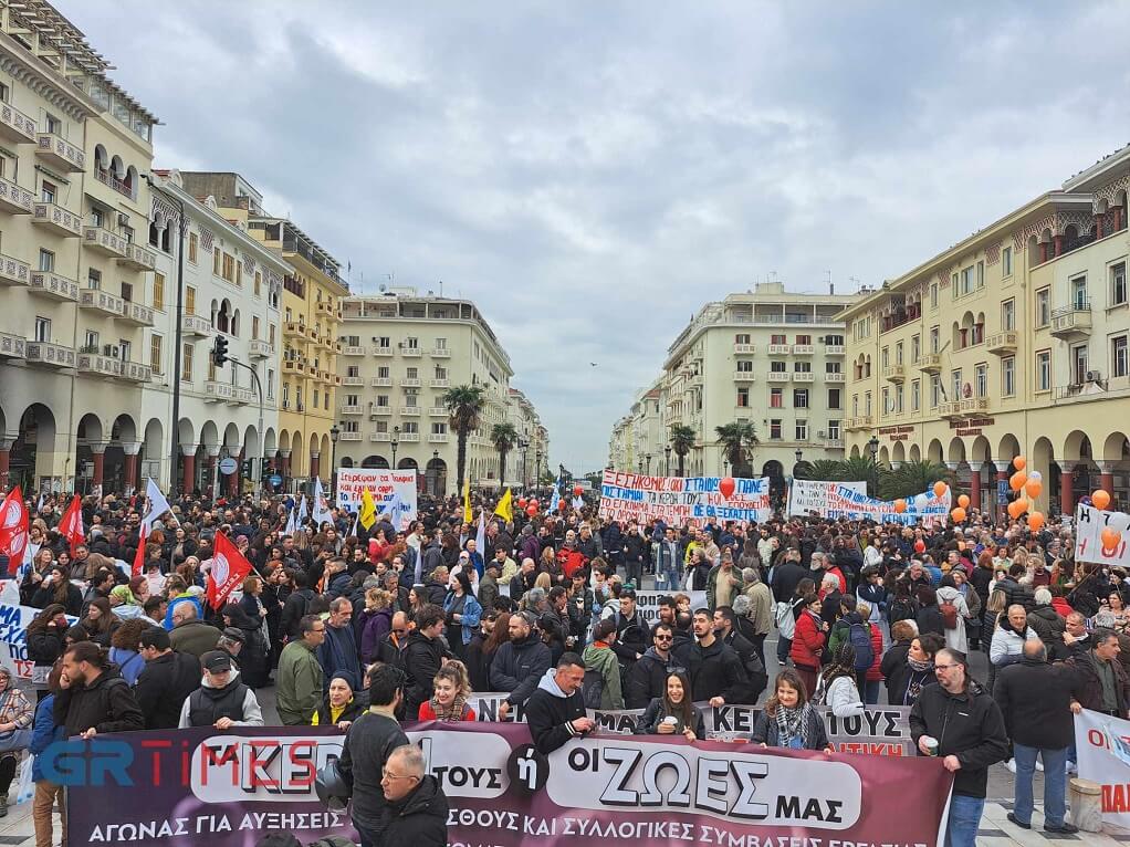 Μαζικές συγκεντρώσεις, οργισμένα συνθήματα στη Θεσσαλονίκη: Ζητούν απόδοση ευθυνών για τα Τέμπη  (ΦΩΤΟ-VIDEO)