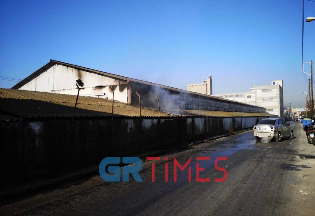 Φωτιά σε επιχείρηση στη δυτική Θεσσαλονίκη (ΦΩΤΟ)