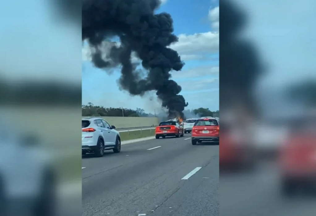 Τραγωδία στη Φλόριντα: Δύο νεκροί από τη συντριβή αεροσκάφους σε αυτοκινητόδρομο (VIDEO)
