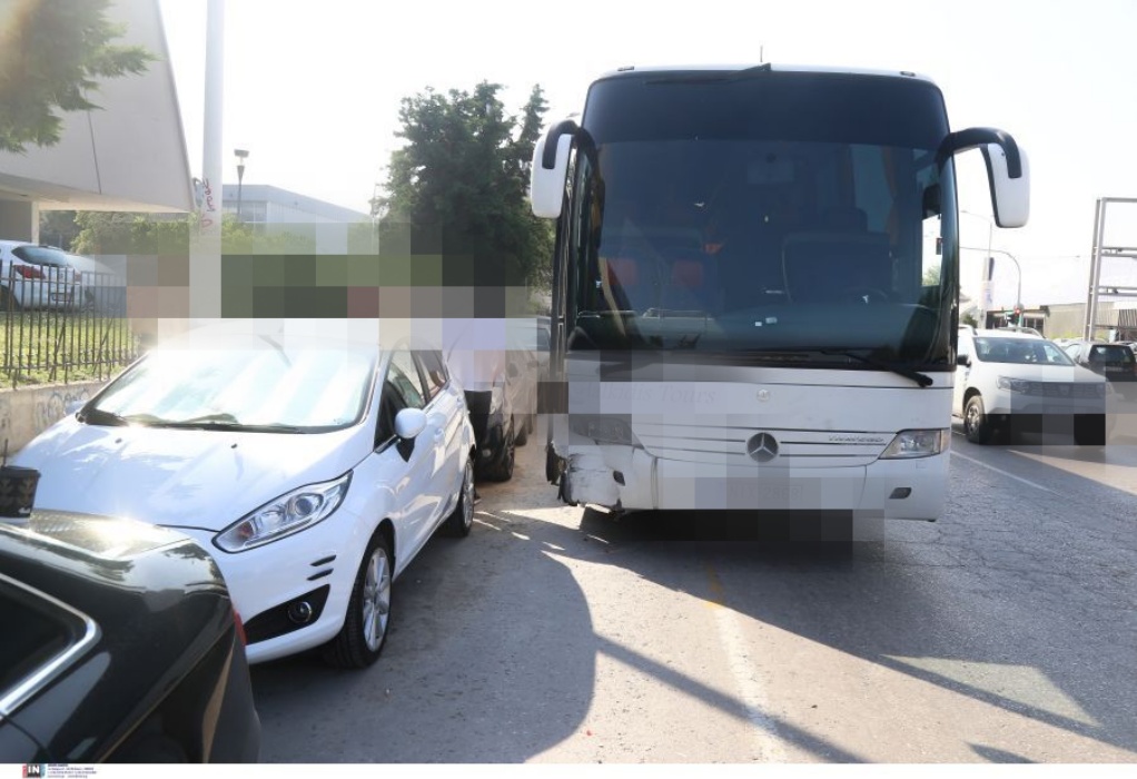 Σύγκρουση λεωφορείου με φορτηγό στην ανατολική Θεσσαλονίκη 
