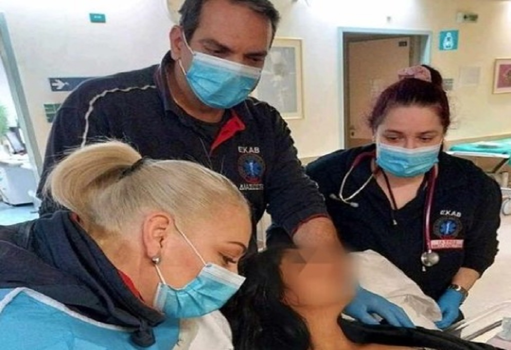 Θεσσαλονίκη: Aγοράκι γεννήθηκε μέσα σε ασθενοφόρο στον δρόμο για το νοσοκομείο (ΦΩΤΟ)