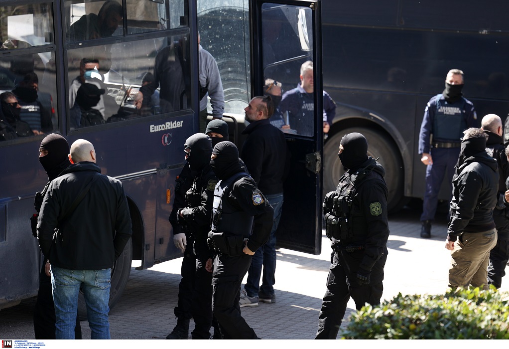 Θεσσαλονίκη: Eλεύθεροι οι 49 συλληφθέντες από το ΑΠΘ-Συγκέντρωση στα δικαστήρια (ΦΩΤΟ)