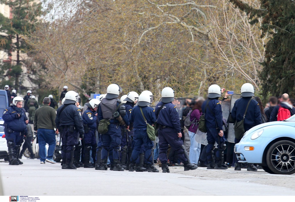 ΚΝΕ: Καταγγέλλουμε την αναίτια εισβολή αστυνομικών δυνάμεων στη ΣΘΕ του ΑΠΘ