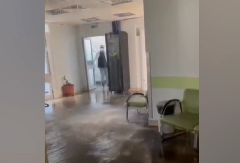 Ευαγγελισμός: Όροφοι πλημμύρισαν με καυτό νερό-Δείτε βίντεο