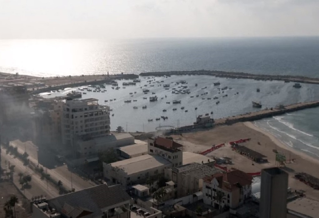 Γάζα:  Ψαράς αψηφά τα πυρά του ισραηλινού Πολεμικού Ναυτικού για να μπορέσει να στηρίξει την οικογένειά του