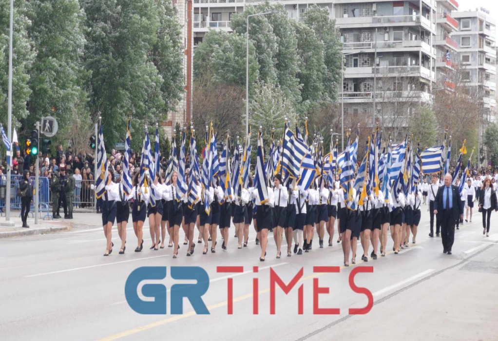 Άρχισε η μαθητική παρέλαση στη Θεσσαλονίκη – Δείτε την LIVE (ΦΩΤΟ-VIDEO)