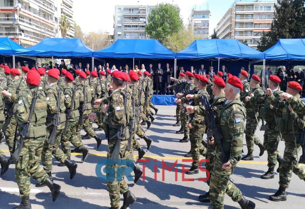 Θεσσαλονίκη-25η Μαρτίου: Με τα στρατιωτικά τμήματα ολοκληρώθηκε η παρέλαση (ΦΩΤΟ-VIDEO)