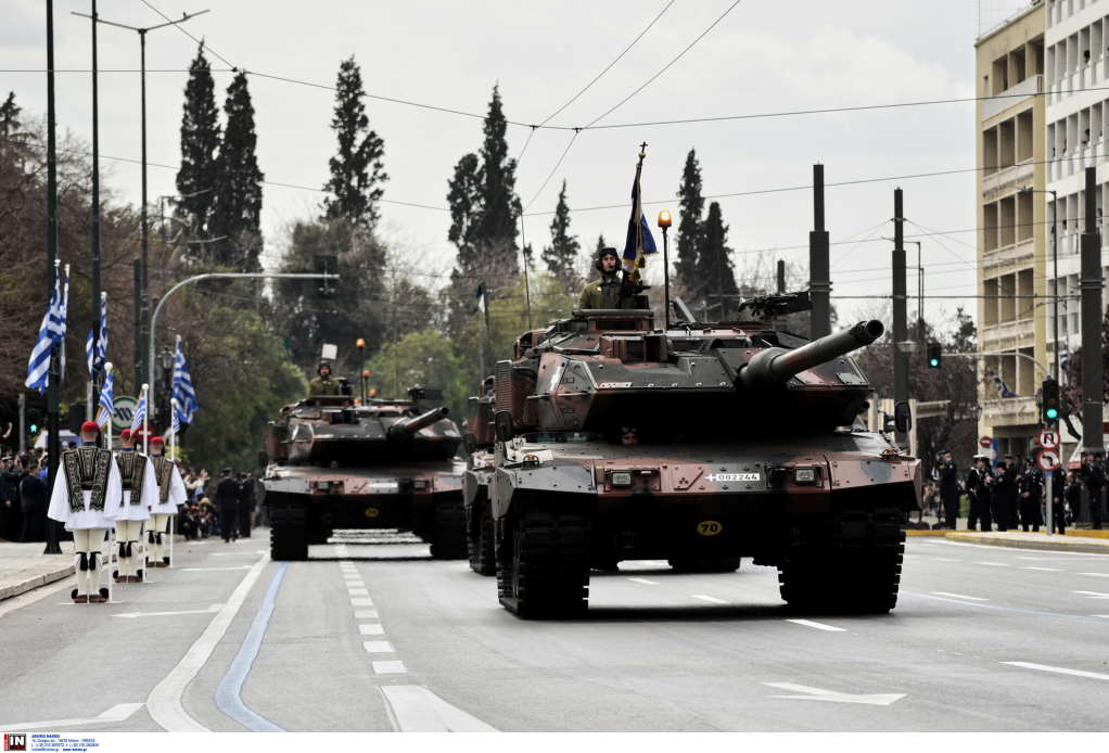 Εντυπωσιακές εικόνες από την μεγάλη στρατιωτική παρέλαση για την 25η Μαρτίου στην Αθήνα
