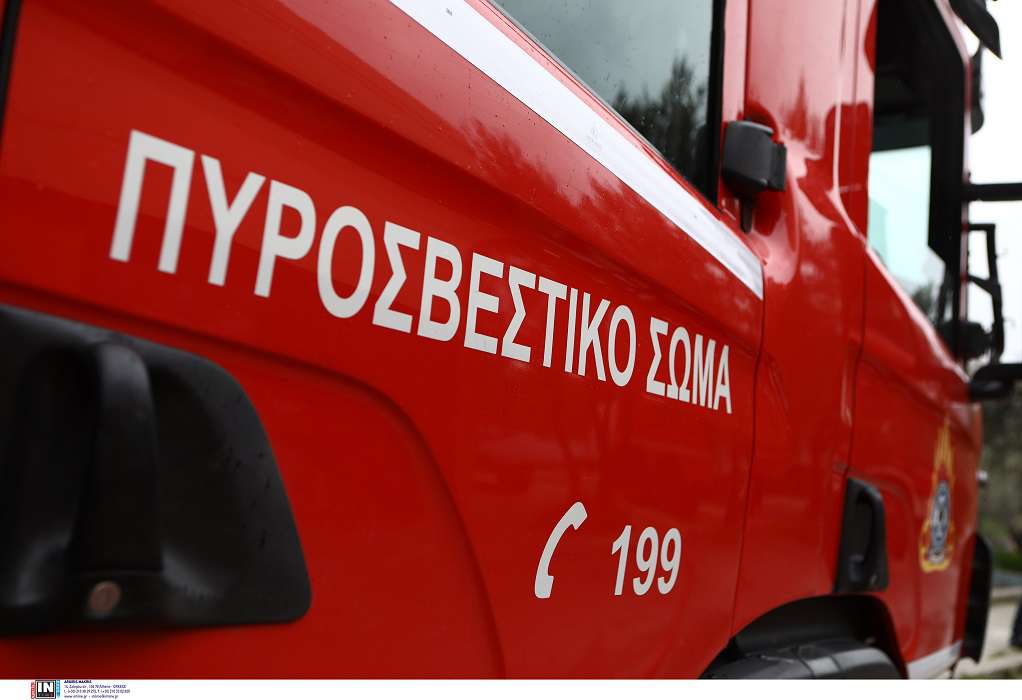 Θεσσαλονίκη: Φωτιά τώρα σε φορτηγά στο λιμάνι – Συναγερμός στην Πυροσβεστική