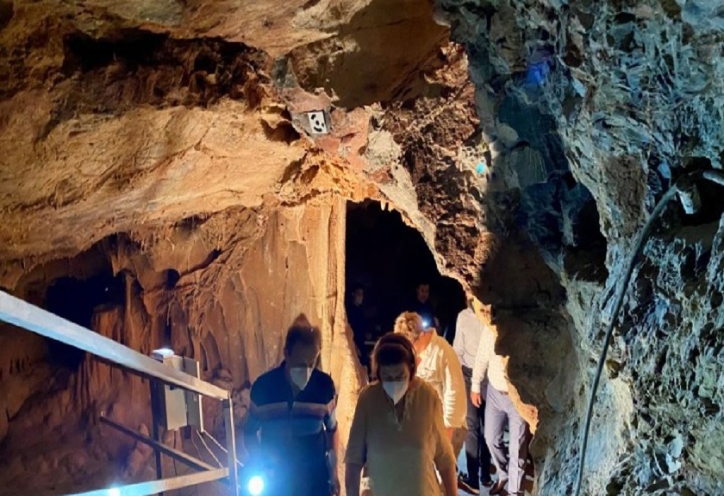 Χαλκιδική: Εγκαινιάστηκε το Σπήλαιο Πετραλώνων από την Λίνα Μενδώνη