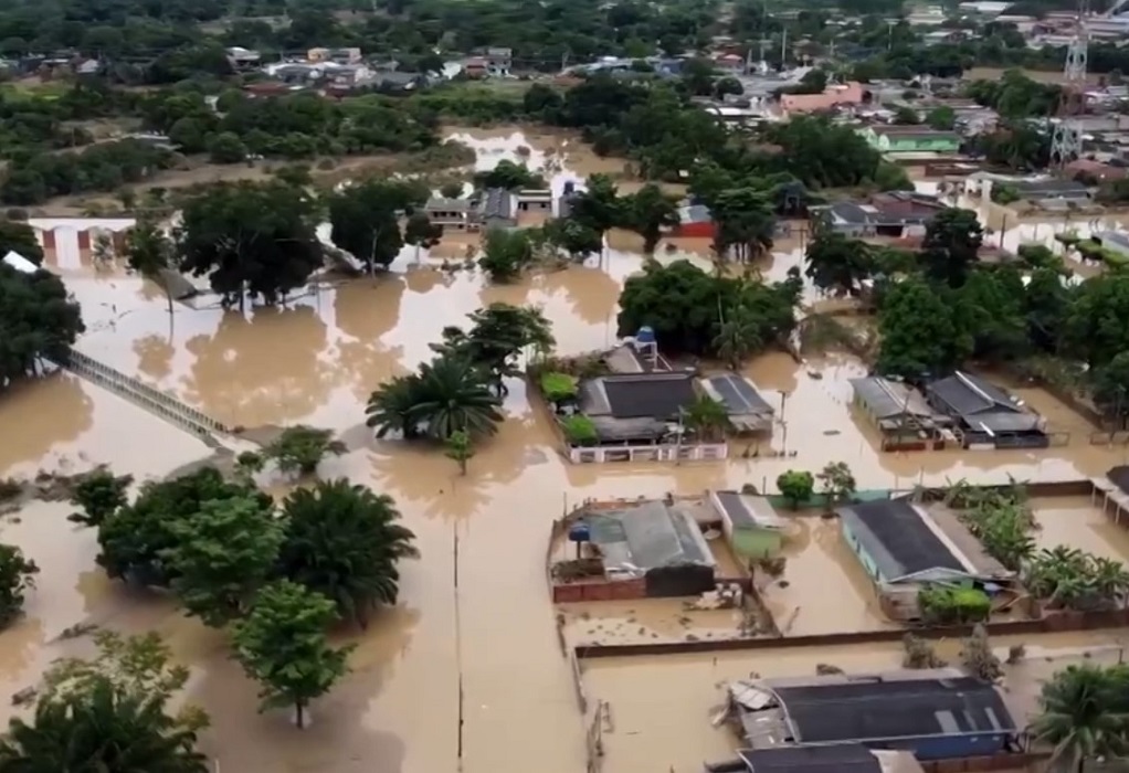 Φονικές πλημμύρες στη Βολιβία – 40 νεκροί και 30.000 οικογένειες άστεγες (VIDEO)