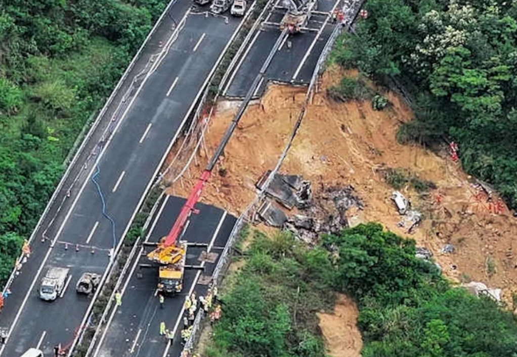 Τραγωδία στην Κίνα – Κατέρρευσε αυτοκινητοδρόμος, 36 νεκροί (VIDEO)