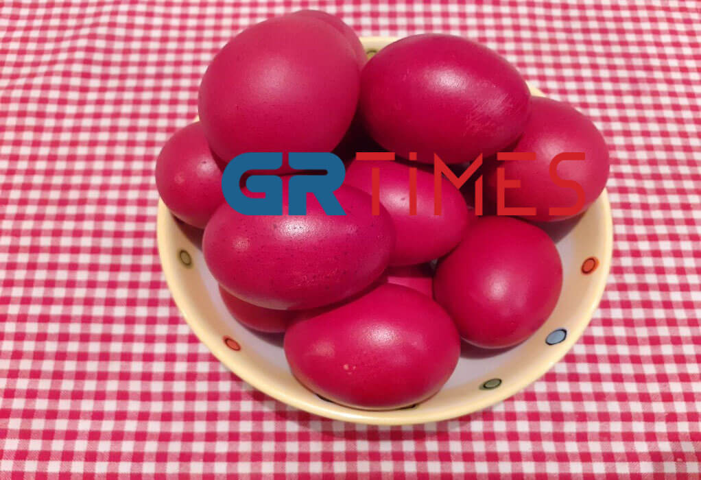Κόκκινα αυγά: Το μυστικό για να μην σπάνε